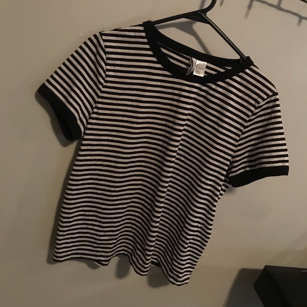 black and white striped h&m t-shirt